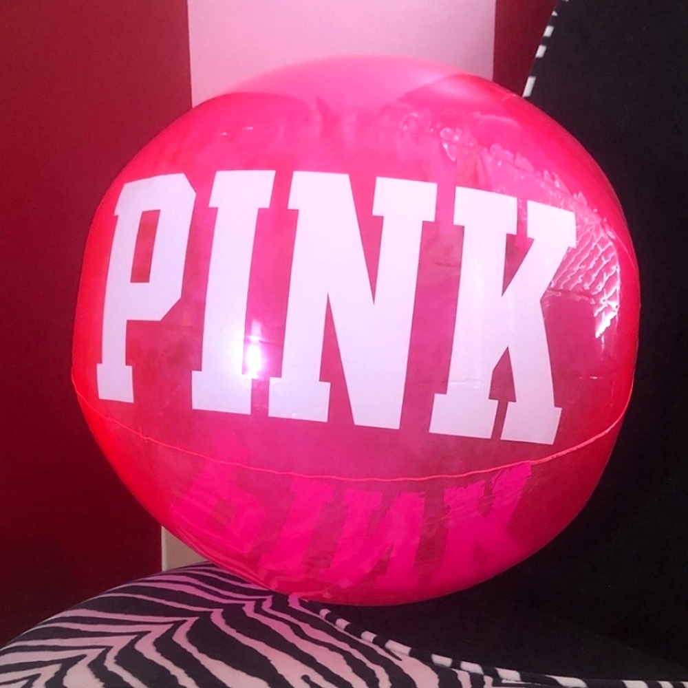 VS PINK Beach Ball - Picture 2 of 4